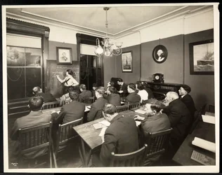 Americanization class at the Rodeph Sholom Sisterhood, 157 East 94th Street, New York, 1920
